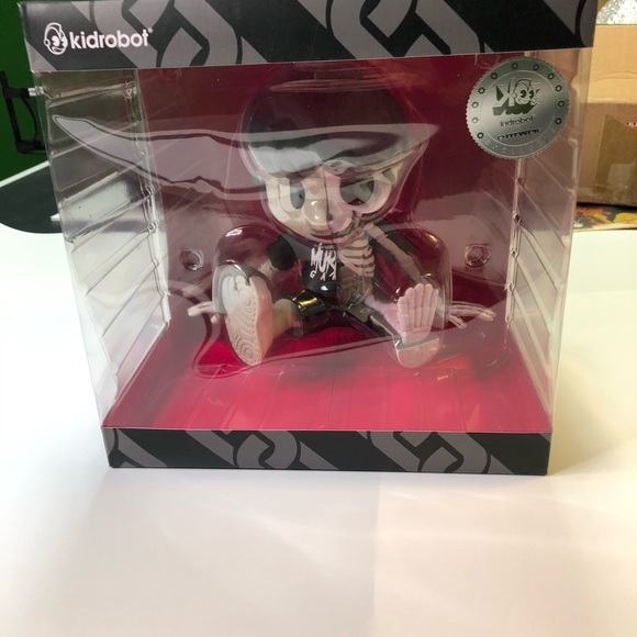 Murda Beatz x Kidrobot 8” Grayscale Vinyl Toy LE - Picture 8 of 10